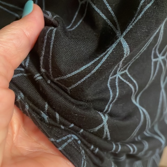 SOMA SO SOFT LONG SLEEVE STRETCH TOP size Small black w/ geometric green design - Picture 5 of 7